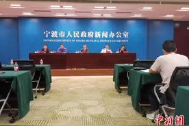 浙江宁波明确养犬管理细则 规定“遛狗套装”图片