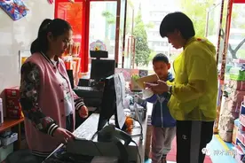 “消费券+优惠”书店销售回暖图片