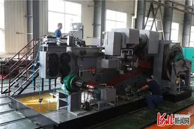 河北：新型零件成形机试车成功 可镦制国内最大直径滚柱图片