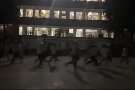 地震时学生1分钟撤离刷屏，原来平时做的这件事派上大用场图片