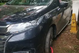 浙江一小区硬核规定，这样停车直接上锁！有业主气到报警，民警一句话点醒物业图片