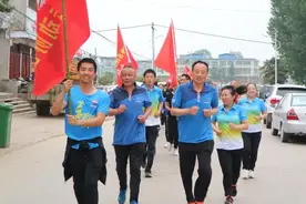 带着一群志趣相投的伙伴唱红歌，健康跑，做公益，李向阳——向阳而跑 奔向幸福图片
