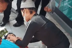 阅兵“女神”街头一跪感动千万人！小姐姐事后却哭了图片