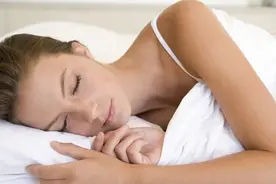“棉花被”和“蚕丝被”哪个好？当初不懂，很多人后悔买错了......图片