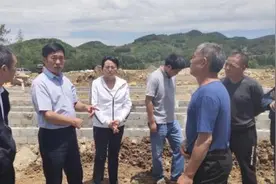 罗世雄到富源县检查生猪规模养殖小区建设推进情况图片