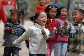 三十年前，这所小学以“希望”为名视频封面