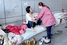 “弟弟，总算找到你了”她千里迢迢赶到宁波慈溪和流浪6年的弟弟相拥而泣图片