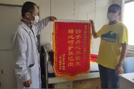 半月历经两次手术 巨型脐膨出宝宝顺利出院图片