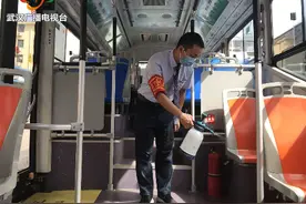武汉公交全员核酸检测 扫码消杀保市民安全出行图片