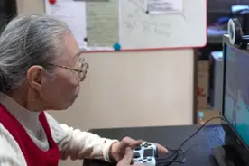 日本90岁老太太酷爱电子游戏，玩出吉尼斯世界纪录图片