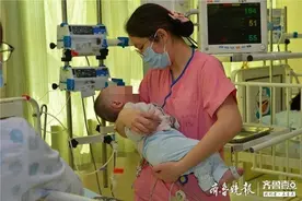 先心病患儿心脏肿成球形 泰安妇幼医生用患儿心包片为其重塑心脏图片