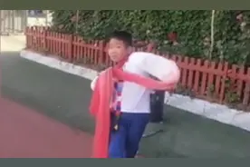 小学生跳惊鸿舞表情满分现场曝光 舞姿优美惊艳众人图片