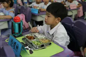 关注青少年成长，从这顿有营养有温度的午饭开始图片