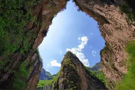 520八泉峡心形景点成网红旅游打卡地 吸引众多粉丝游玩图片