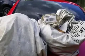 美国一家庭开车出游，路上捡到一百万美金上交警局图片
