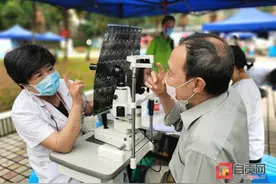 520！自贡市智慧养老服务进社区送“暖爱礼包”图片