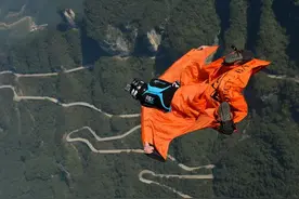 资深低空翼装飞行员：在天门山飞过千余次，每次飞行前装备检查三遍图片