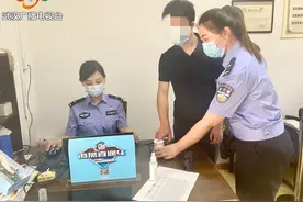 34名学生在校园内申办人生第一张身份证图片
