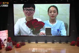 隔着玻璃亲吻的战疫情侣，今天结婚啦图片