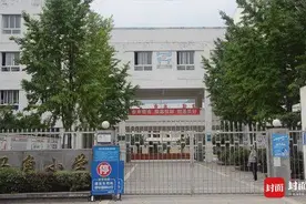 7岁男孩目睹黑熊咬死母亲：孩子由外向变沉默 学校介入心理疏导图片