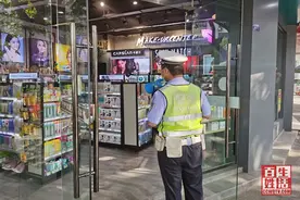 射洪公安交警：宣传先行 预热市城区电动车、摩托车非法加装挡风罩、遮阳篷（伞）违法行为专项整治工作图片