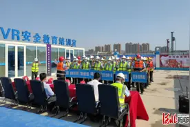 确保安全度汛 河北石家庄举行防汛应急救援演练图片