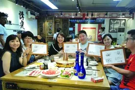 告白日，“买单女孩”与逆行英雄同框啦图片