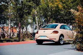 大众甲壳虫，时光白的配色留下最后的缅怀图片