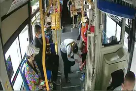 青岛六旬老人过马路磕到石柱致大腿动脉破裂，多亏遇到她图片