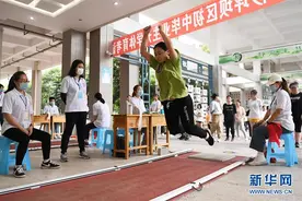 重庆：初中毕业生迎体育中考图片