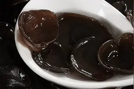 有人这样吃木耳而中毒，泡发一定要注意这几点图片