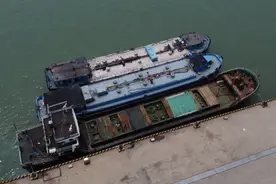 江苏海警查获涉嫌走私成品油800余吨，13人被控制图片