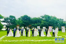 武汉十对抗疫英雄举行集体婚礼：抗疫有担当 守得幸福来图片