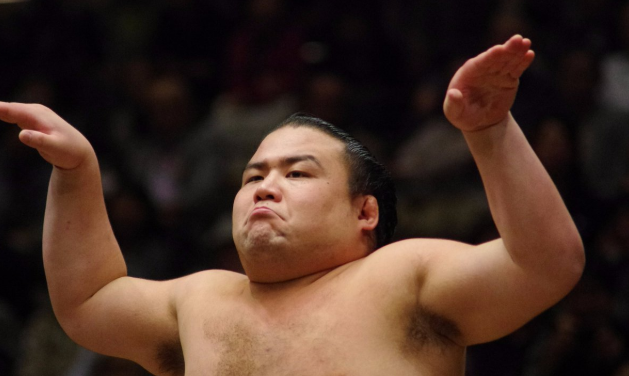 日本相扑：大胖子打架背后的辛酸史