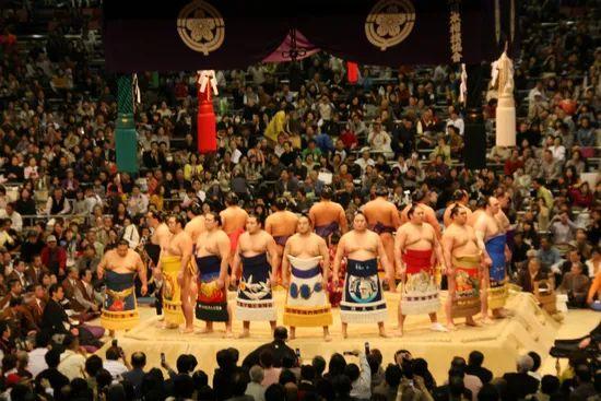 日本相扑：大胖子打架背后的辛酸史