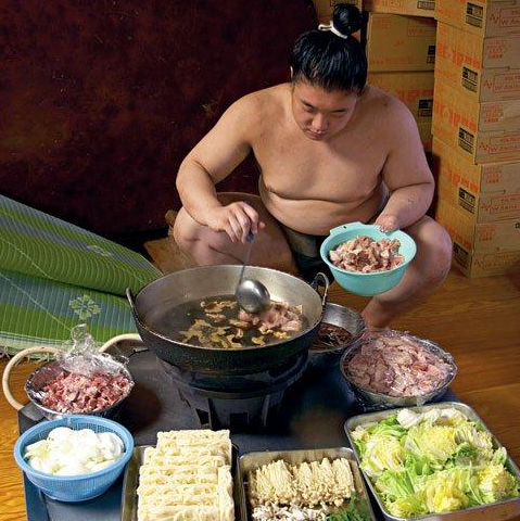 日本相扑：大胖子打架背后的辛酸史