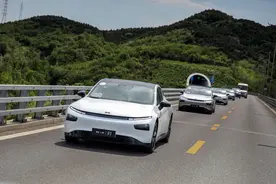 小鹏P7四驱高性能车型：加速推背感明显图片