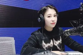 耐耐老师讲故事 |《奇怪的镜子》图片