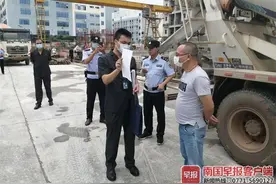 喂，法院吗？请扣押我公司名下的12辆混凝土搅拌车……图片