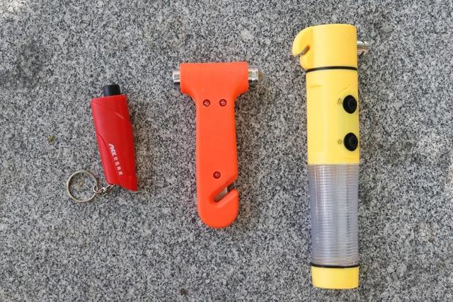 安全锤怎么选？如何快速破拆逃生？消防来支招！有车一族必须了解......