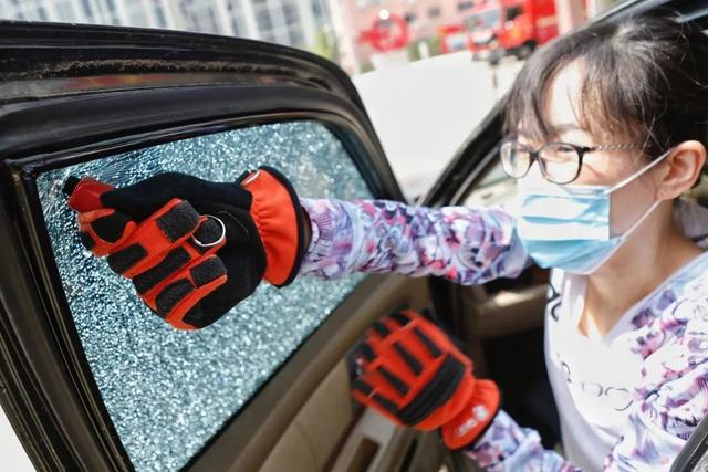 安全锤怎么选？如何快速破拆逃生？消防来支招！有车一族必须了解......