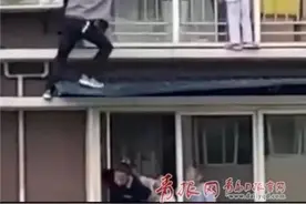 奖了一套房！硬核小哥徒手爬窗救下悬在6楼的女童图片
