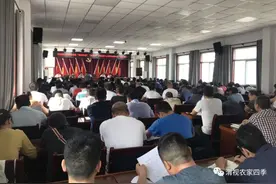 华州区高塘镇举办决战决胜脱贫攻坚“百日行动”“红旗村”和先进个人表彰大会图片