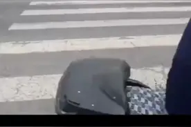 辅警蔡明轩，你弯腰帮老人过马路的样子真帅图片