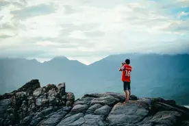 白岩松：有格局的父母，都舍得让孩子吃这3种苦图片