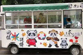 高校复课观察②就餐“打拥堂”？移动餐车来帮忙图片