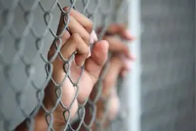 人大代表：建议未成年人刑责年龄起点下调至13周岁图片