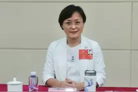 全国政协委员陈百灵：改革假日制度，缩短寒暑假增设春秋假图片