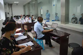 疫期如何让21人团伙受审又不违规？重庆一看守所创特殊法庭图片