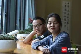 还记得5年前四川贫困双胞胎考上大学的事吗？姐弟俩发生了这些变化图片